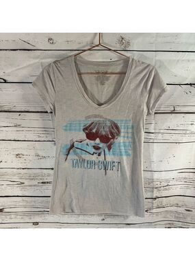 Taylor Swift Gray T Shirt Size Small